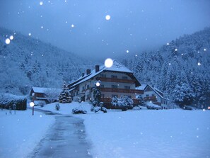 Unclassified image, 5 of 28, button - Double room 3 with toilet and shower, 1 - 3 persons - Mosertonihof (Elzach)