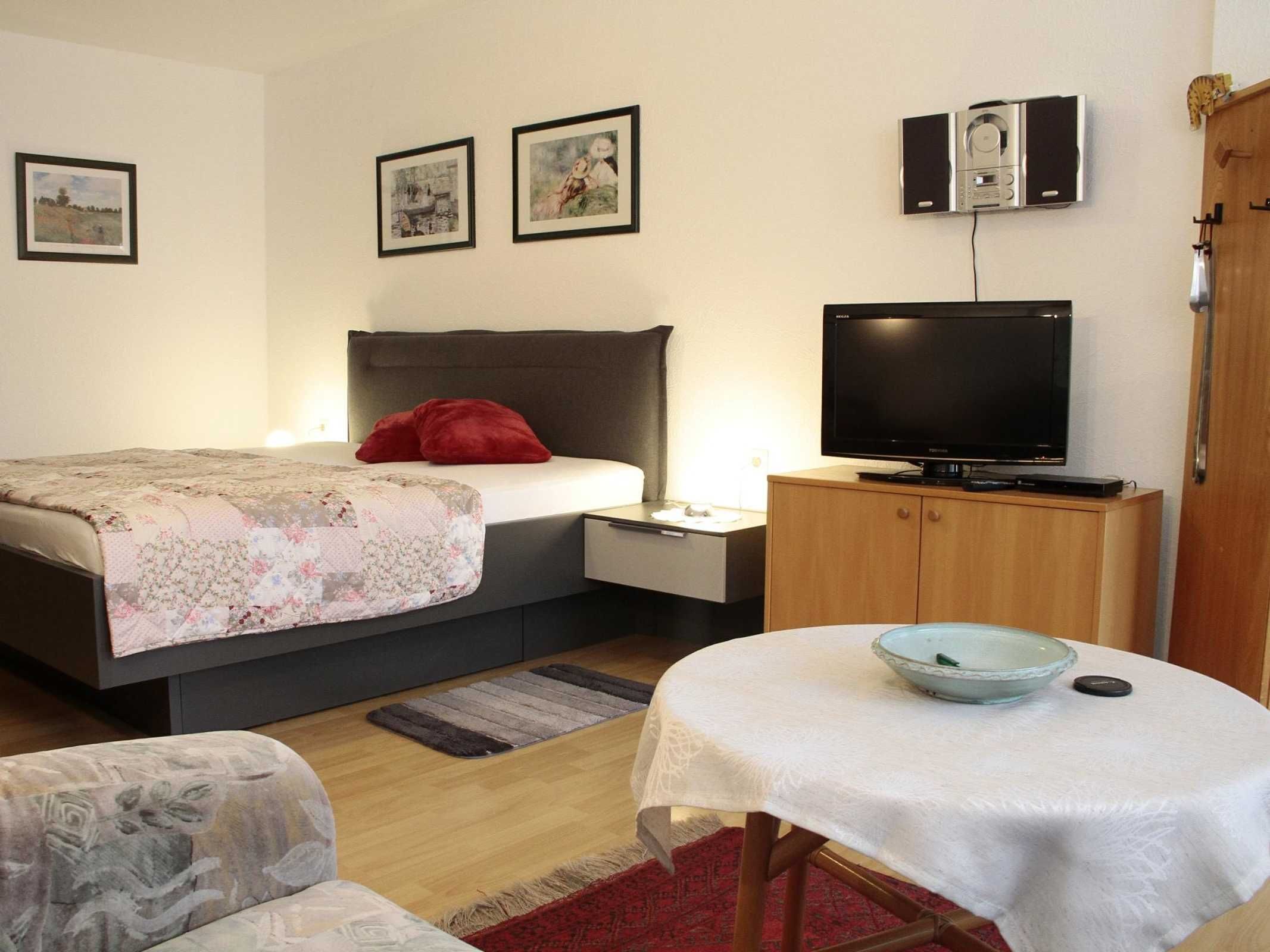 1 bedroom, desk, WiFi, bed sheets