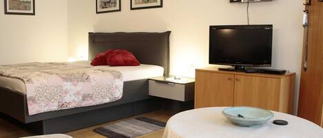 1 bedroom, desk, WiFi, bed sheets