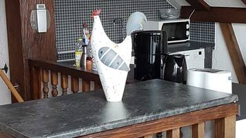 Kühlschrank, Mikrowelle, Ofen, Geschirrspüler