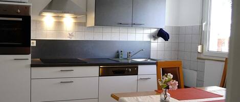 Køleskab, mikrobølgeovn, ovn, opvaskemaskine