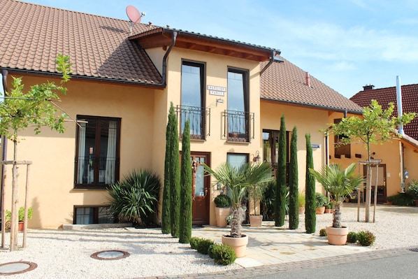 المنشأة من الخارج