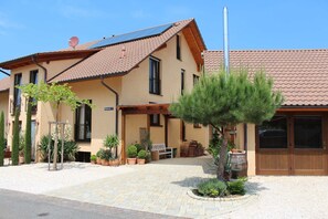 Exterior - Two-Bedroom Apartment (3) - Pension Vanii (Rust)