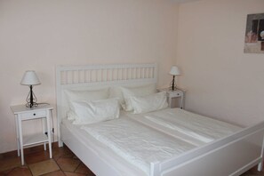 2 bedrooms, travel crib, WiFi, bed sheets - Two-Bedroom Apartment (3) - Pension Vanii (Rust)