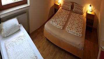 1 camera, una scrivania, Wi-Fi, lenzuola