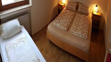 1 bedroom, desk, WiFi, bed sheets