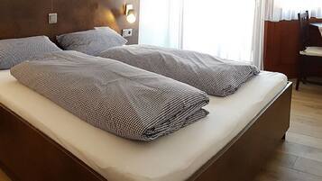 1 Schlafzimmer, Schreibtisch, WLAN, Bettwäsche