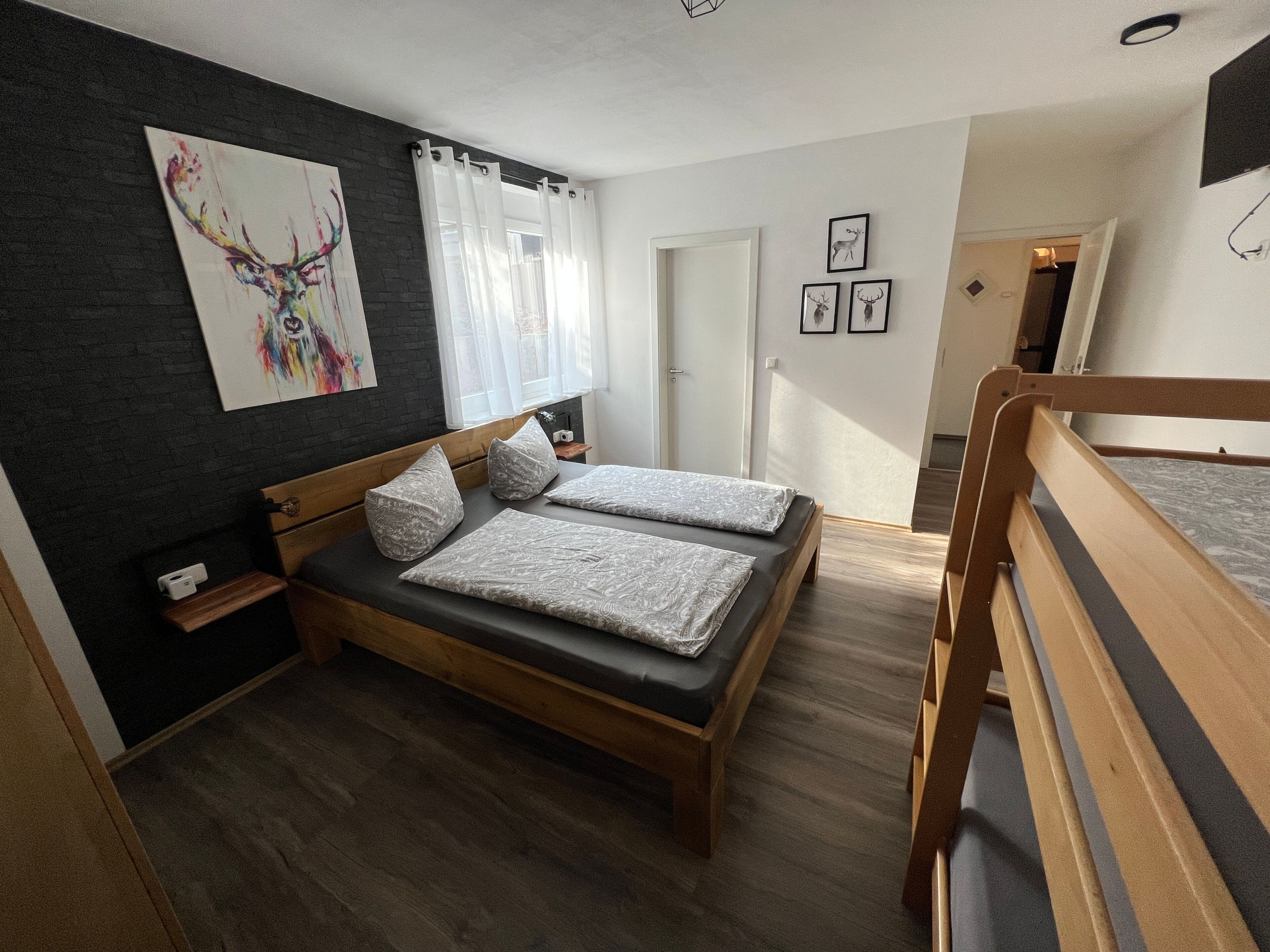 1 Schlafzimmer, Schreibtisch, Reisekinderbett, WLAN