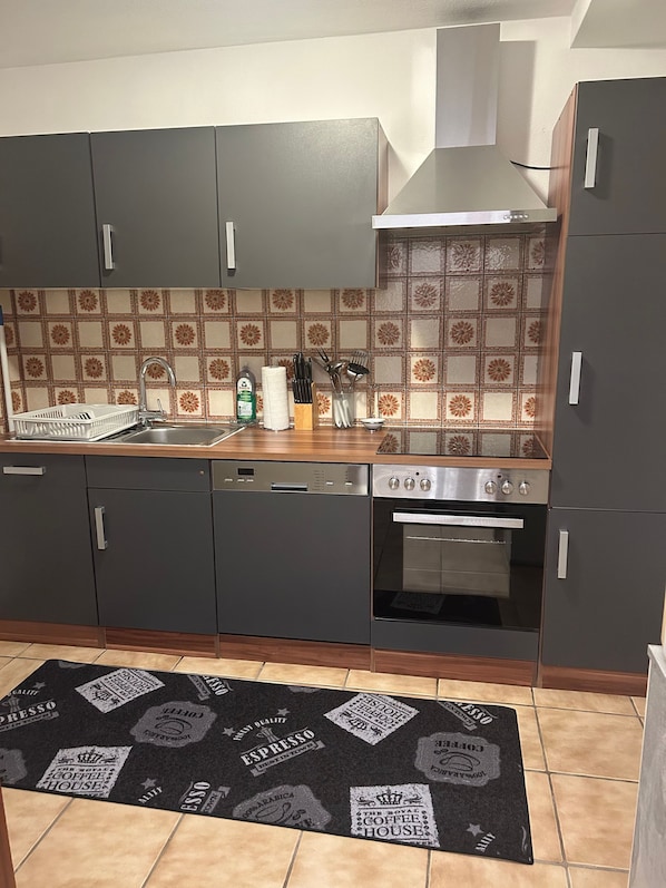 Frigorifero, microonde, forno, lavastoviglie