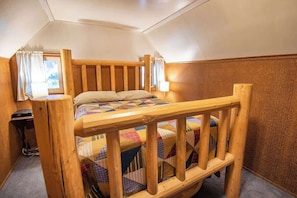 3 slaapkamers, een strijkplank/strijkijzer, reisbedje, gratis wifi