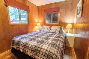 3 slaapkamers, een strijkplank/strijkijzer, reisbedje, gratis wifi