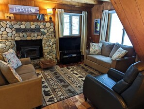 Smart TV, fireplace, DVD player
