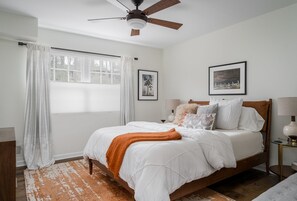 3 bedrooms, desk, iron/ironing board, travel cot