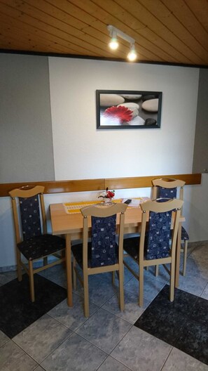 Unclassified image, 5 of 22, button - Vacation apartment no. 2. with 25sqm, 1 bedroom, max. 4 persons - Holiday apartment (Rust)