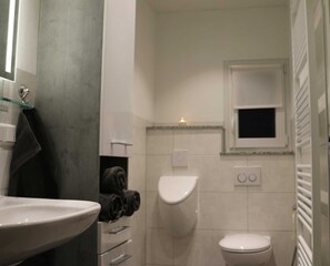 Dusche, Haartrockner, Handtücher