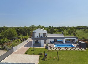 Exterior - Fantastic villa with pool, table soccer and BBQ (Fazana)