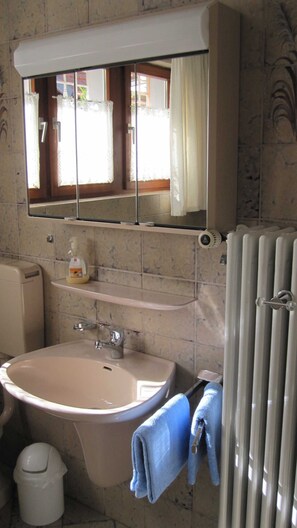 Shower, towels