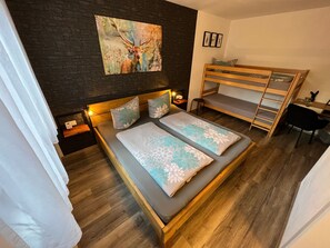 1 habitación, escritorio, cuna de viaje y wifi 