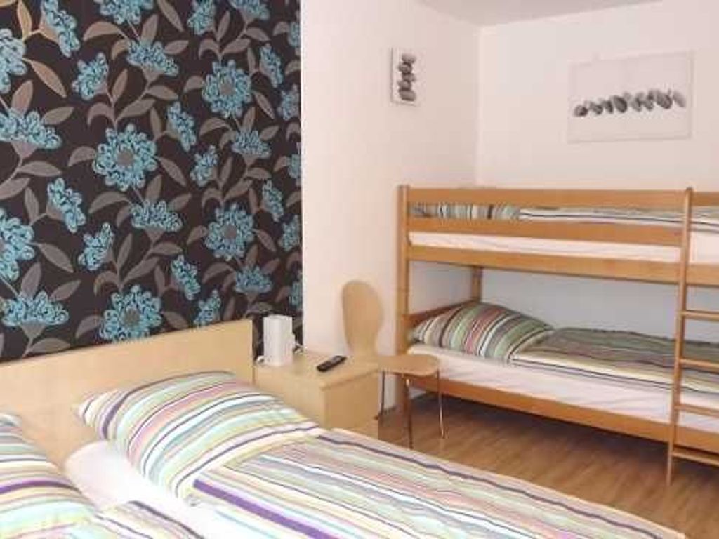 1 Schlafzimmer, Schreibtisch, Reisekinderbett, WLAN