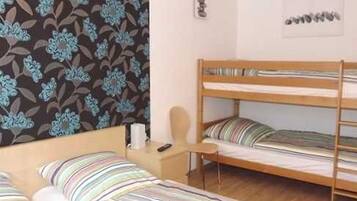 1 Schlafzimmer, Schreibtisch, Reisekinderbett, WLAN