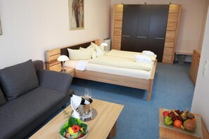 1 bedroom, in-room safe, WiFi, bed sheets