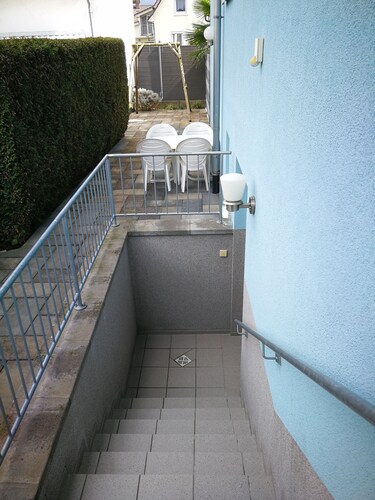 Gästezimmer Sieg - Dreibettzimmer mit Doppelbett und Schlafsofa.