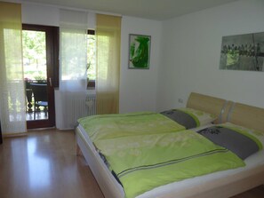 1 bedroom, bed sheets