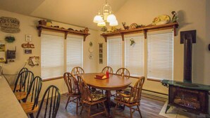Dining - McCall Retreat on Golf Course Minutes to Downtown (McCall)