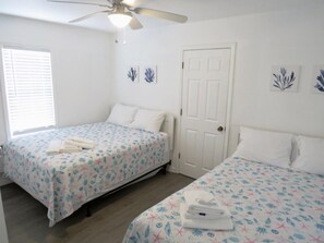 2 عدّة غرف نوم وواي فاي وملاءات أسرّة