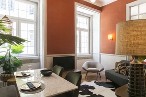 Dining - ✨Upscale and Contemporary Flat in Historic Setting at Rossio (Lisbon)
