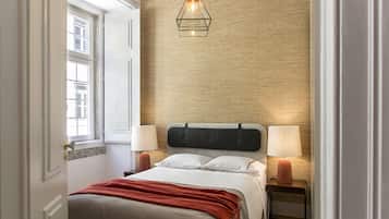 2 bedrooms, desk, iron/ironing board, travel crib