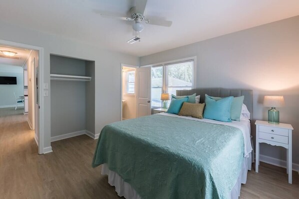 3 habitaciones, tabla de planchar con plancha, wifi y ropa de cama 