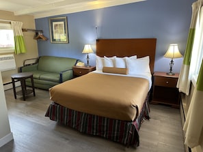 Quarto, 1 cama Queen, para não fumantes, geladeira e micro-ondas | 1 quarto, roupas de cama premium, cofres nos quartos