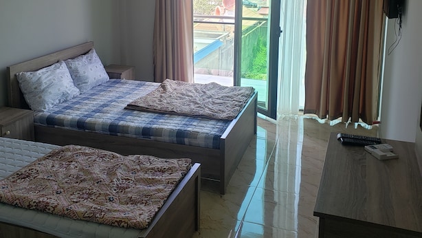 Standard Triple Room | WiFi (free) - Mia Guest House (Ureki)