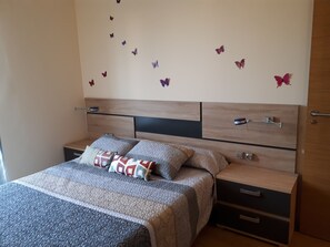 3 bedrooms, iron/ironing board, travel cot, free WiFi