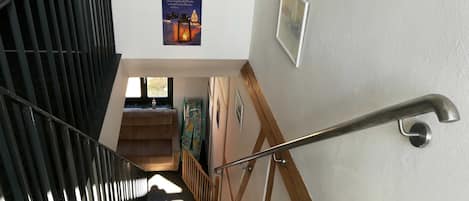 المنشأة من الداخل