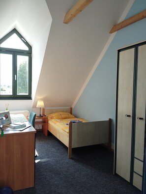 Unclassified image, 5 of 18, button - Single room (room 23) - Gästehaus EJS e. V.  Eggesin (Eggesin)