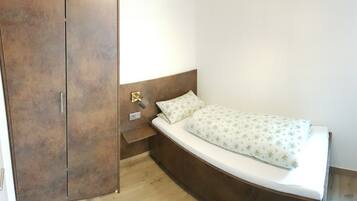 1 Schlafzimmer, Schreibtisch, WLAN, Bettwäsche