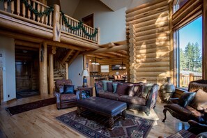 Smart TV, fireplace, foosball, table tennis - Majestic Log Cabin with Amazing Views; Near Brundage & Meadow Creek Golf Course (New Meadows)