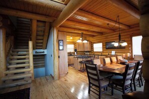 Dining - Spectacular Mountain Getaway for Large Groups (New Meadows)