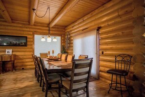Dining - Spectacular Mountain Getaway for Large Groups (New Meadows)