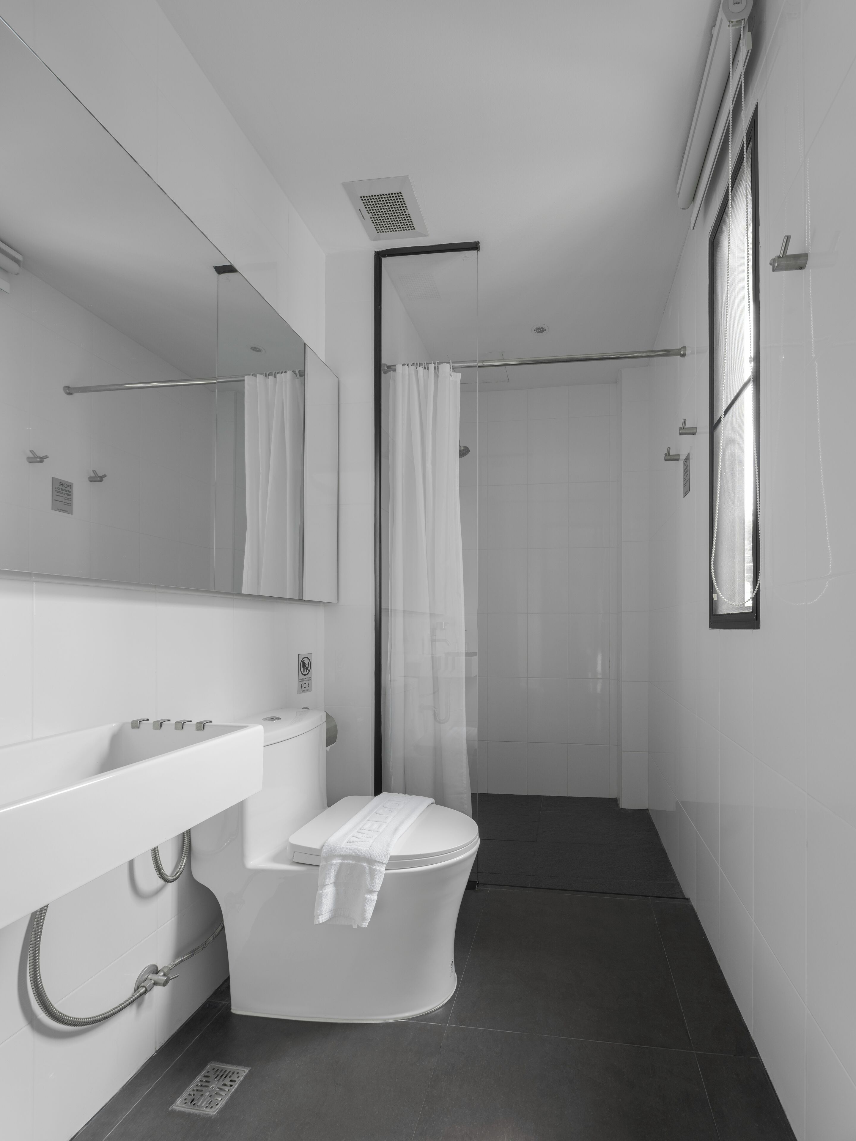 standard twin room, 2 single beds, non smoking, city view | bathroom | free toiletries, hair dryer, slippers, bidet