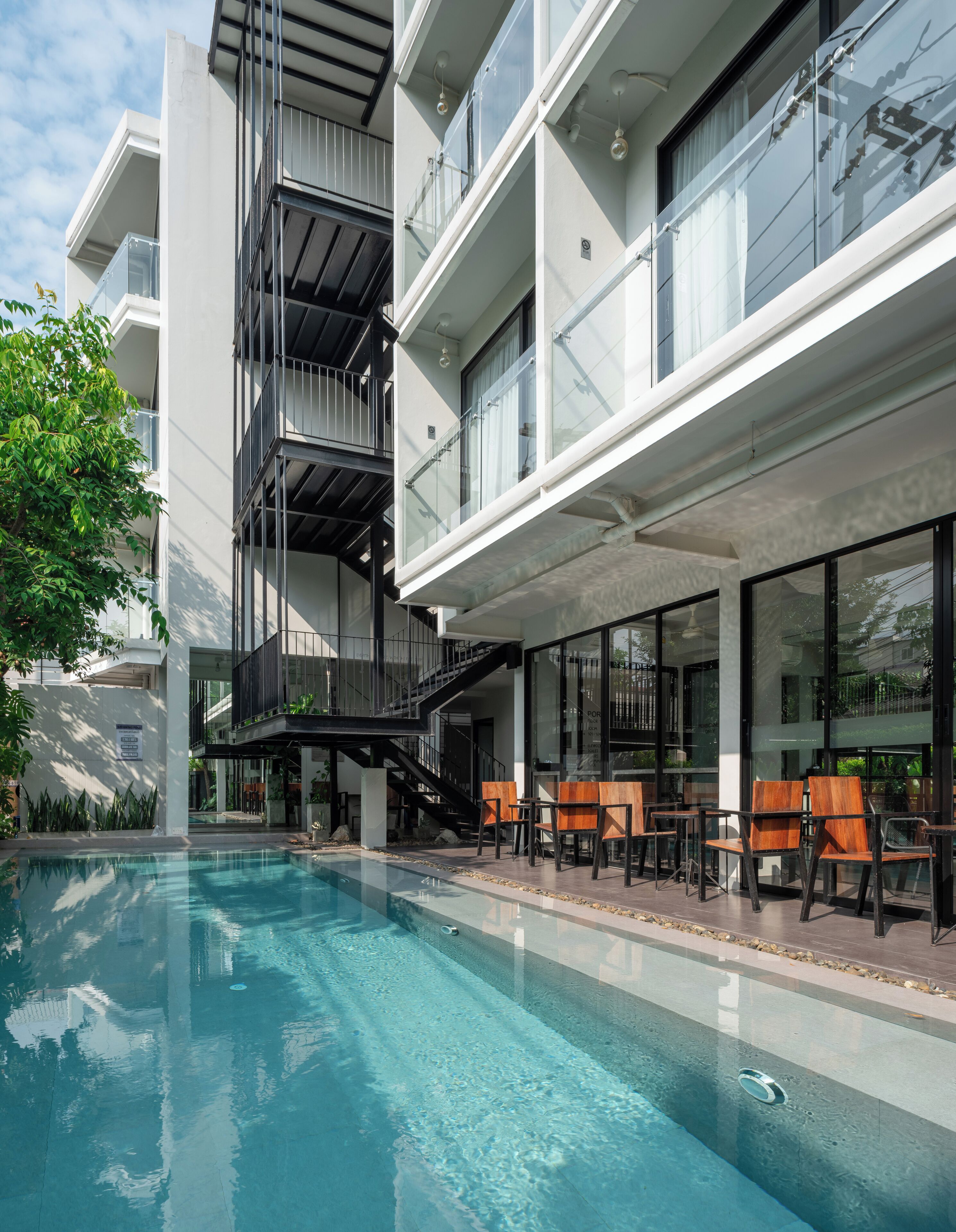 outdoor pool, open 8:00 am to 8:00 pm, pool loungers