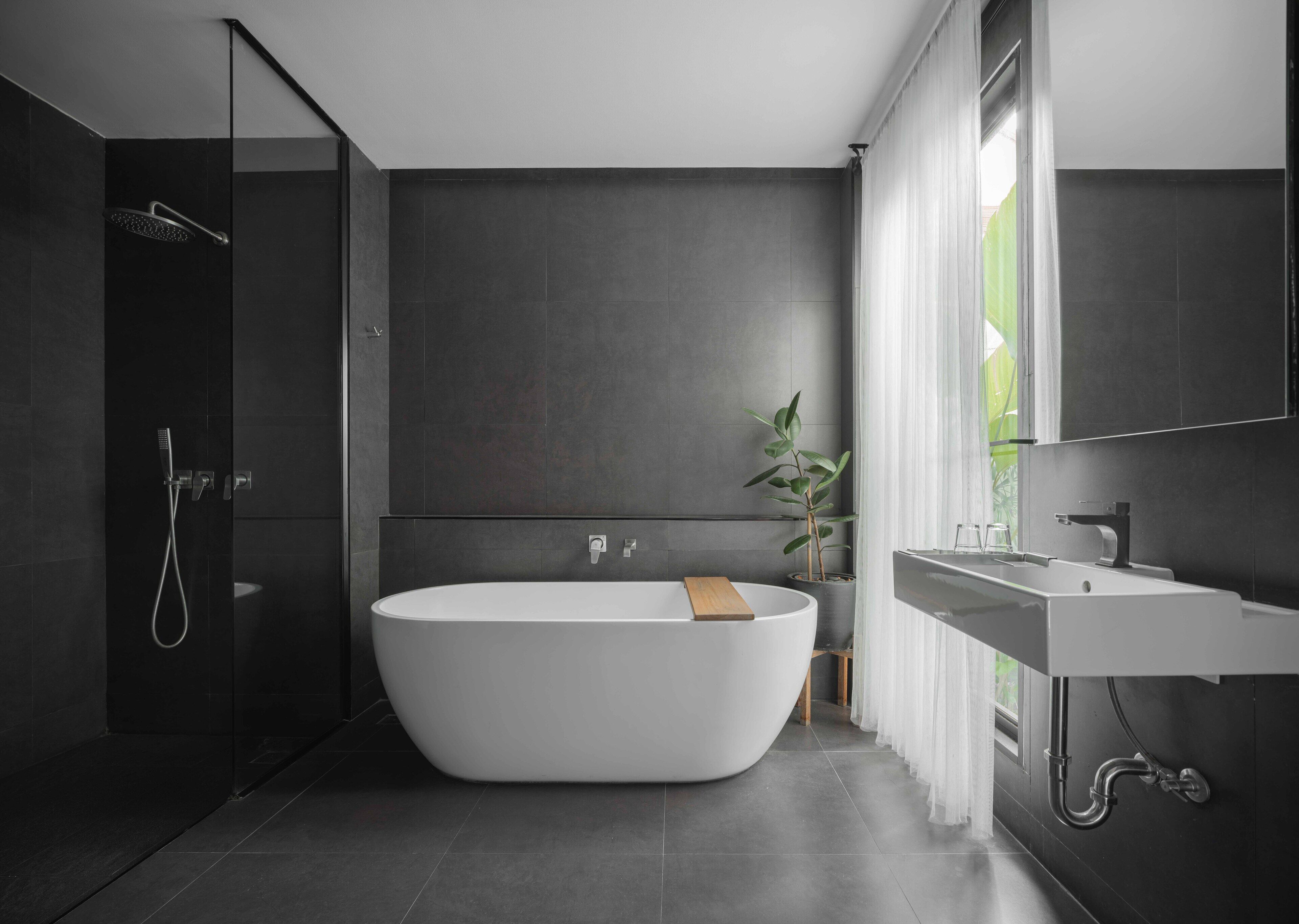 superior double room, 1 king bed, non smoking, bathtub | bathroom | free toiletries, hair dryer, slippers, bidet