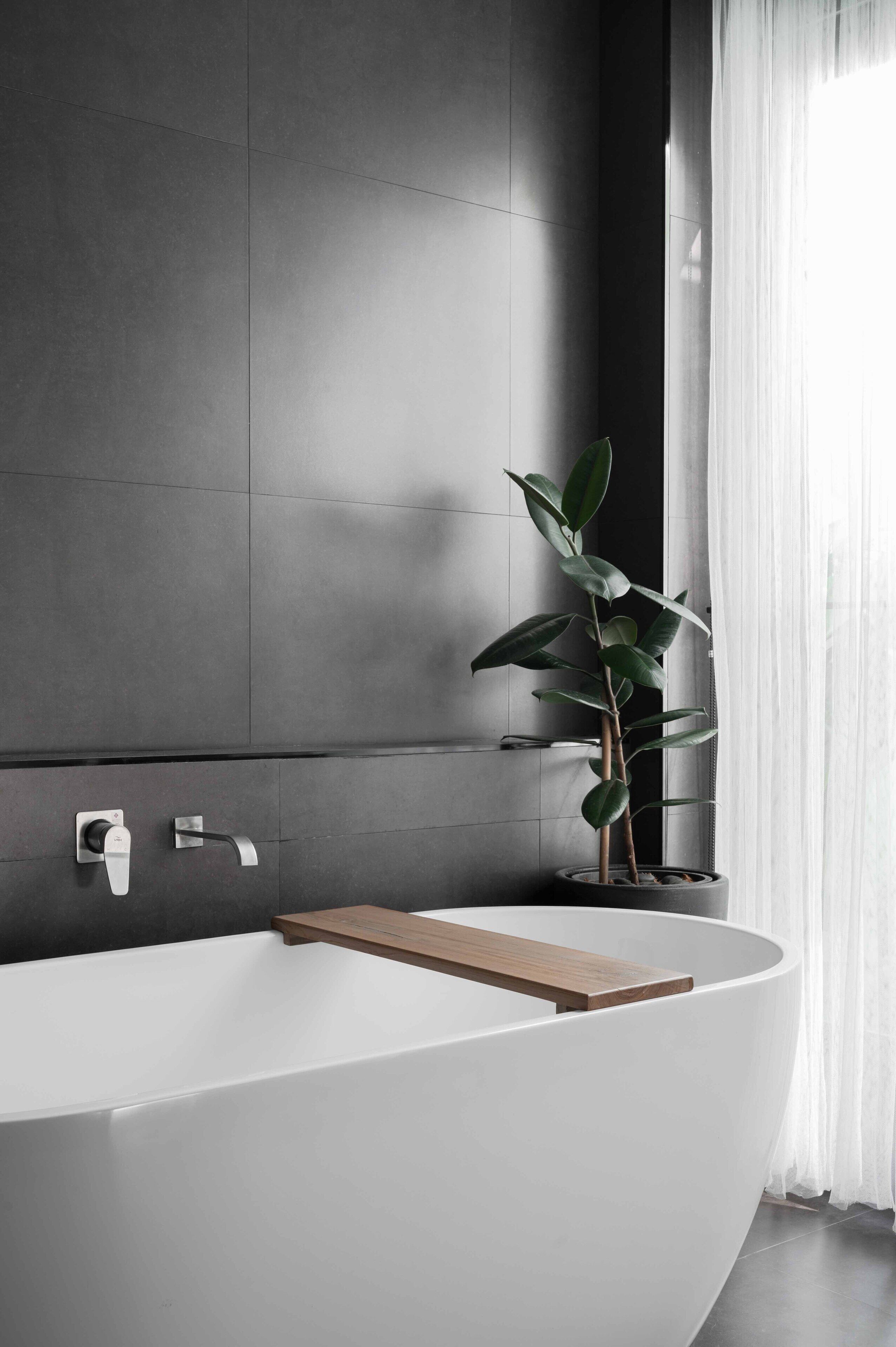 superior double room, 1 king bed, non smoking, bathtub | bathroom | free toiletries, hair dryer, slippers, bidet