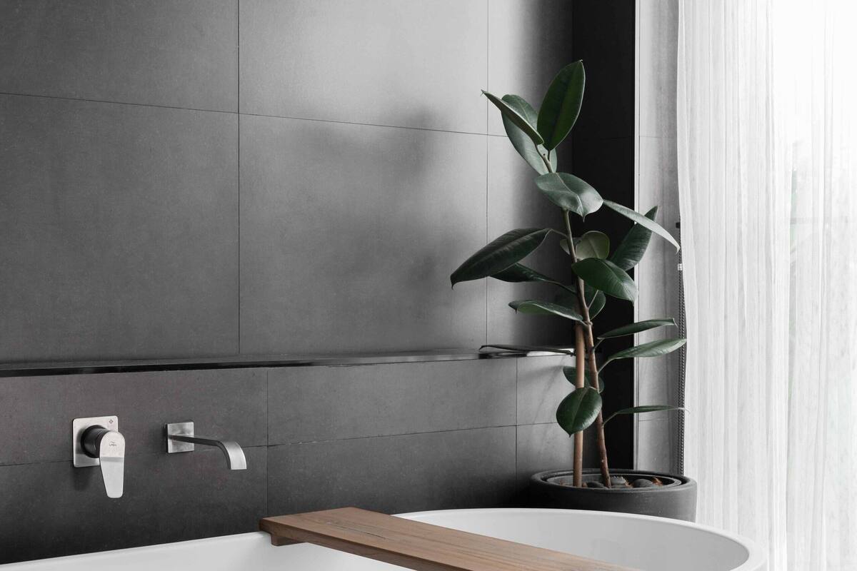 superior double room, 1 king bed, non smoking, bathtub | bathroom | free toiletries, hair dryer, slippers, bidet