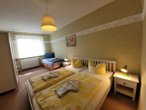 1 bedroom, travel cot, WiFi, bed sheets