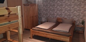 1 chambre, lit de bébé portatif, Wi-Fi, literie fournie