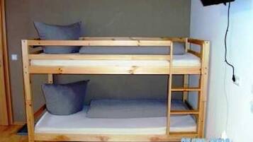 1 chambre, lit parapluie, Wi-Fi, draps fournis