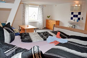 1 Schlafzimmer, Reisekinderbett, WLAN, Bettwäsche